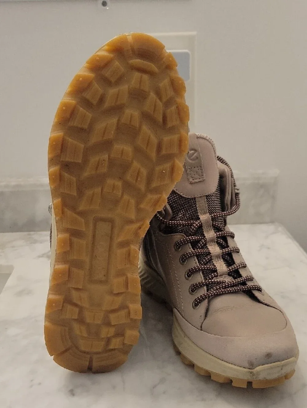 Ecco Beige Leather Sneaker Interior